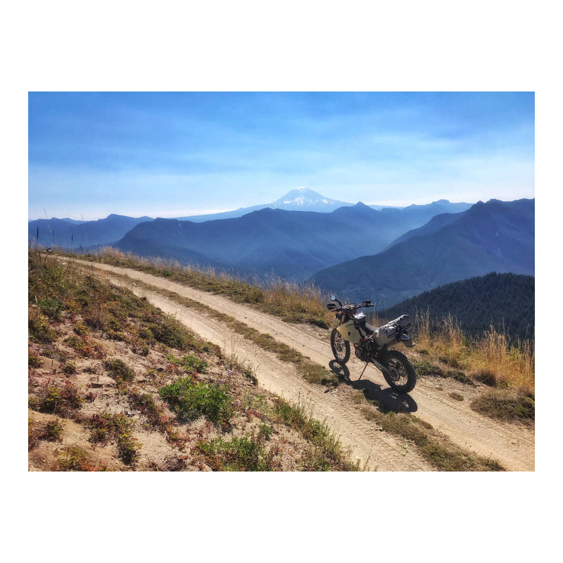 Load image into Gallery viewer, Giant Loop Buckin' Roll Tank Bag - Grey