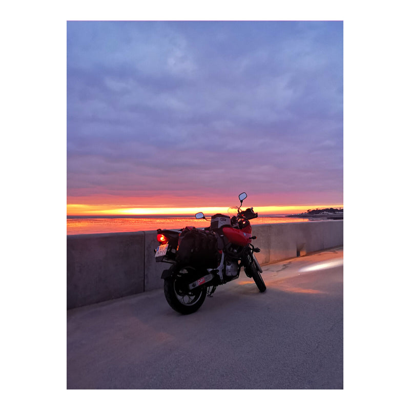 Load image into Gallery viewer, Giant Loop Fandango Tank Bag - Grey