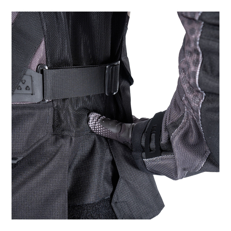 Load image into Gallery viewer, Leatt 5.5 ADV FlowTour Jacket - Stealth