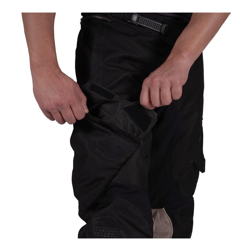 Load image into Gallery viewer, Leatt 5.5 ADV FlowTour Pant (Short) - Stealth