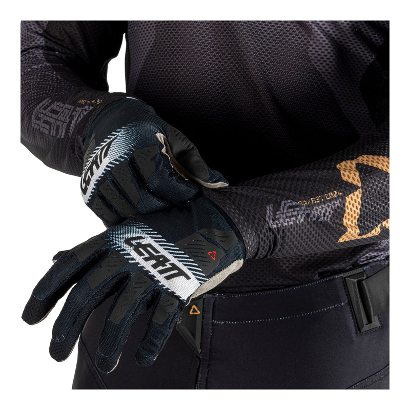 Load image into Gallery viewer, Leatt 2025 5.5 UltraWeld Jersey - Stealth