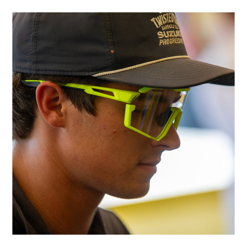 Load image into Gallery viewer, Leatt RideViz Pro Sunglasses - Neon Yellow Iriz Cryztal Red 13 VLT