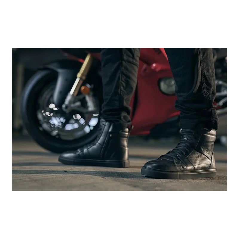 Load image into Gallery viewer, Richa Chaser Waterproof Sneaker - Black / Black