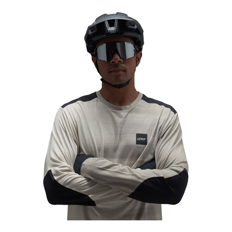 Load image into Gallery viewer, Leatt RideViz Pro Sunglasses - Black Iriz Silver 17 VLT
